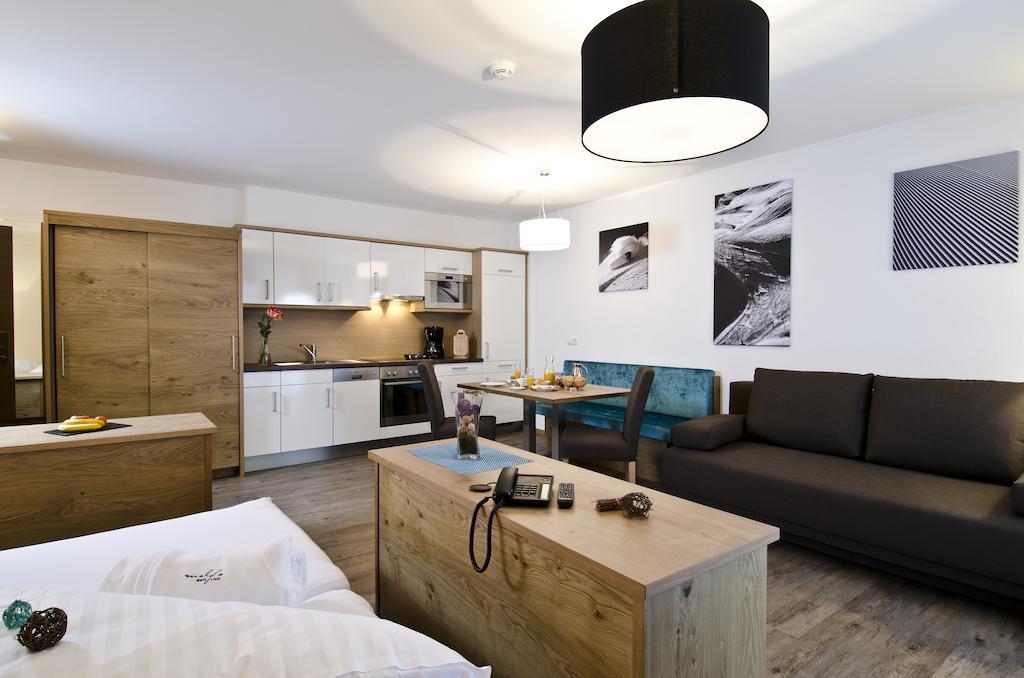 Wolfs Aparts + More Ischgl Room photo